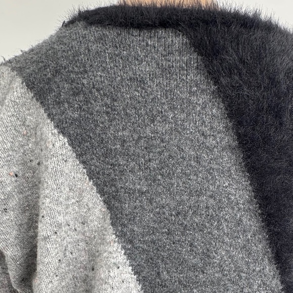 VINCE CAMUTO Fuzzy Eyelash Knit Colourblock Sweater, Black Grey Women's Size M - Picture 8 of 10